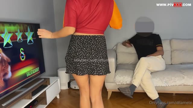 Dila Mete İfşa Videosu · Evde Dans Edip Pantolon İndirerek Sikişiyor