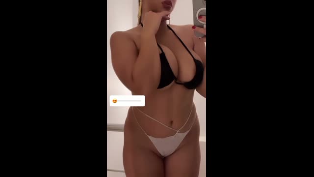 Aynada Siyah Sutyan Beyaz Tanga · Elif Karaaslan İfşa Videosu