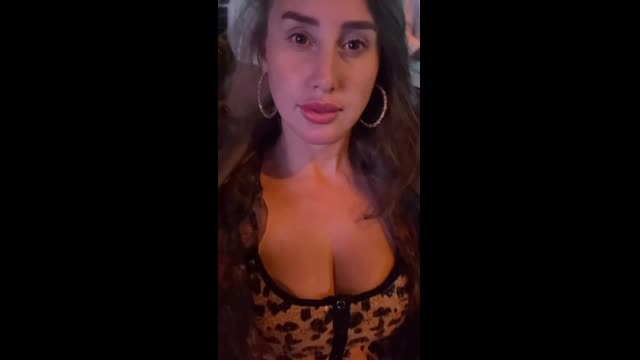 Leopar Elbisede Dekolte Açma — Melike Bulu Cankurt Türk İfşa