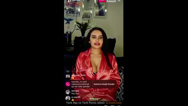 Naz Mila İfşa — Kırmızı Gecelik Dekolte Açıyor