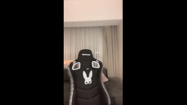 Beyaz Askili Göğüs Sallama Onlyfans İfşa · Nehirpp İfşa Videosu